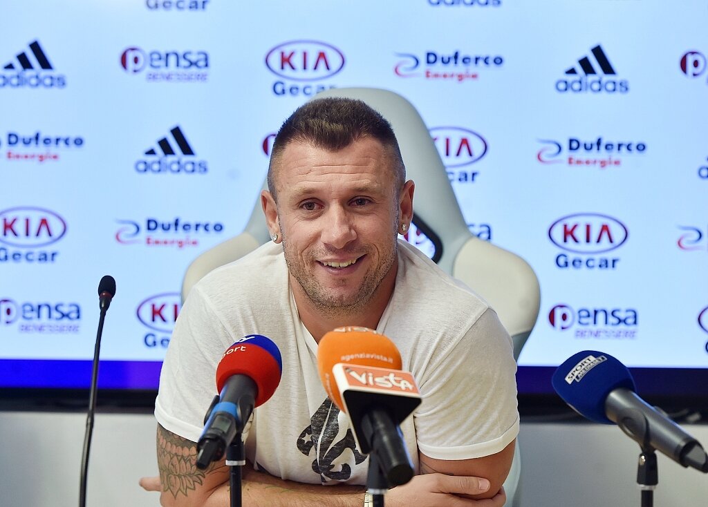 卡薩諾：弗拉尼需要為米蘭的問題負(fù)更多責(zé)任，但孔塞桑也有問題