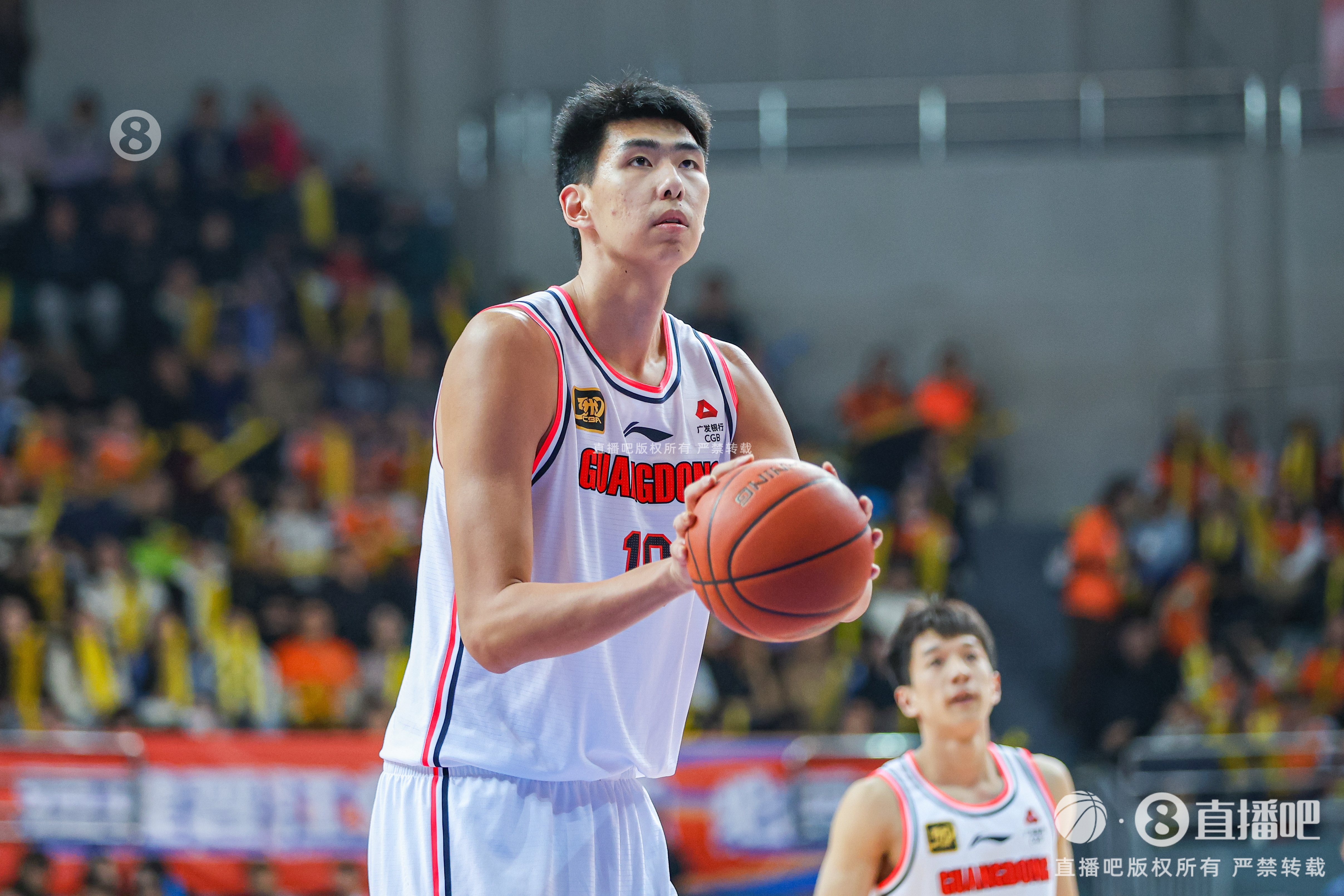 扣爽了！徐昕7中5得到15分8板 罰球7中5